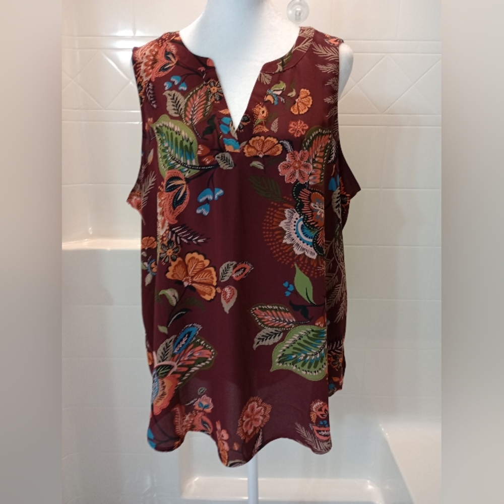 Maurices Women's Sleeveless Flower Top XXL